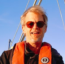 Home 6 Portrait of LMYC Past Commodore Mark Loenen