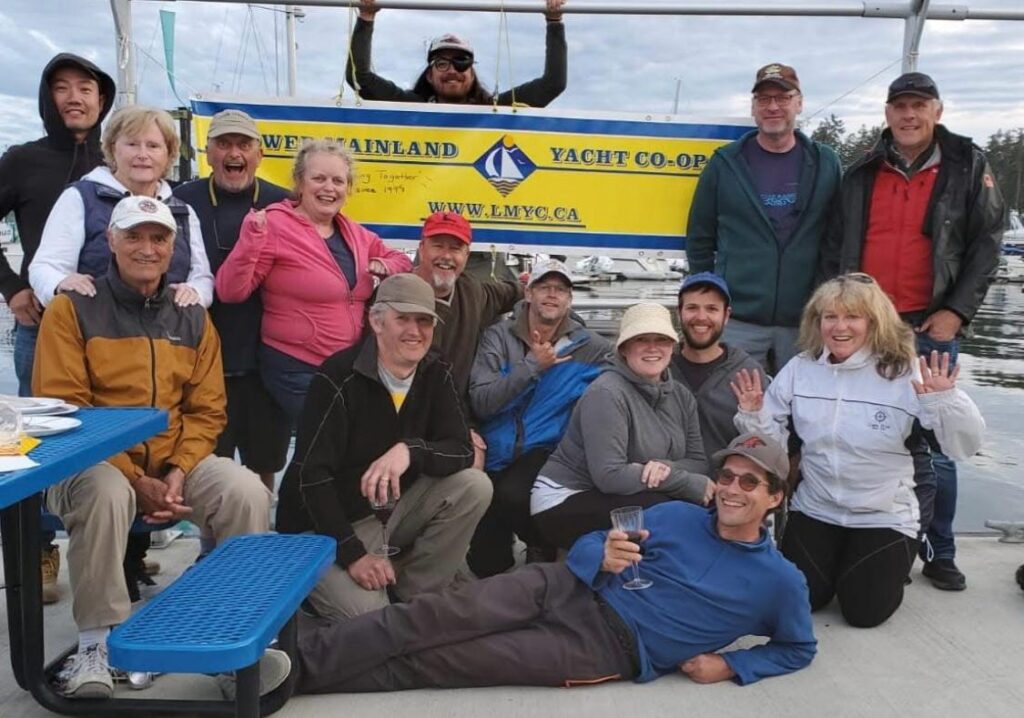 Join Now 6 Group photo of members at club cruise